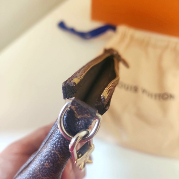 Lv mini pochette with chain - Picture 9 of 11